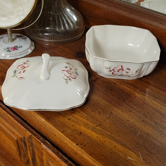 Vintage Vanity Set with antique mirror and complimenting trinket dish. - Picture 6 of 9